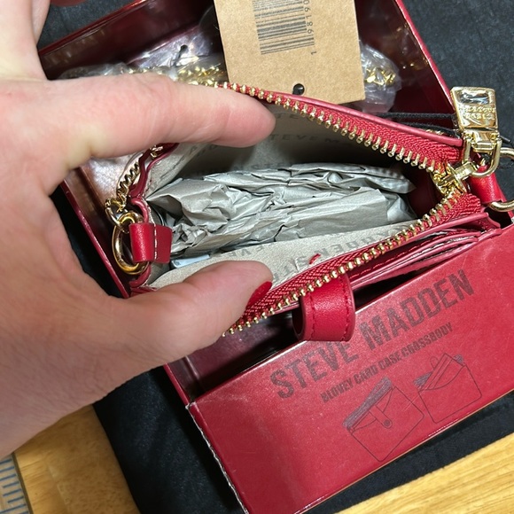 Steve Madden Red Card Case Crossbody - Picture 6 of 8
